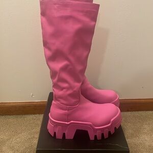 Azalea Wang Lyrica flatform boot in pink -Size 9
